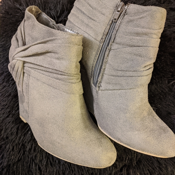 ✨(3 for 50$)✨ Wild Diva Grey Wedge Booties - Picture 1 of 3